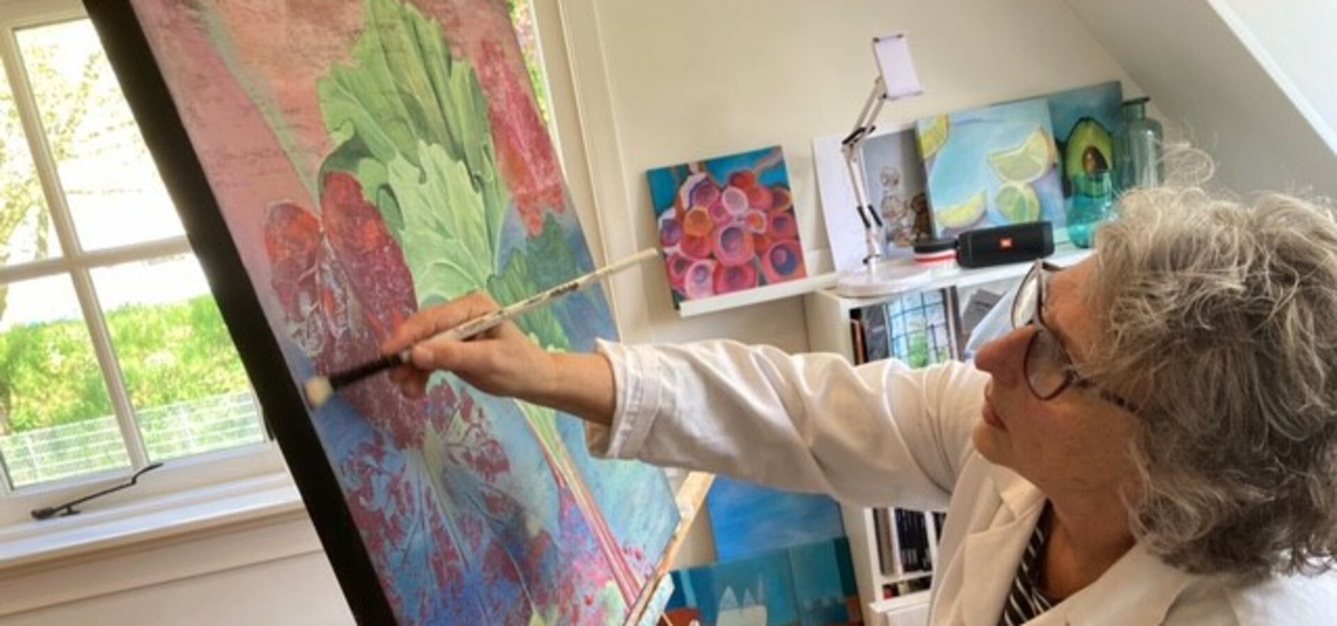 Elly Binkhorst in atelier